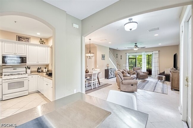 Building Photo - 3230 Cottonwood Bend