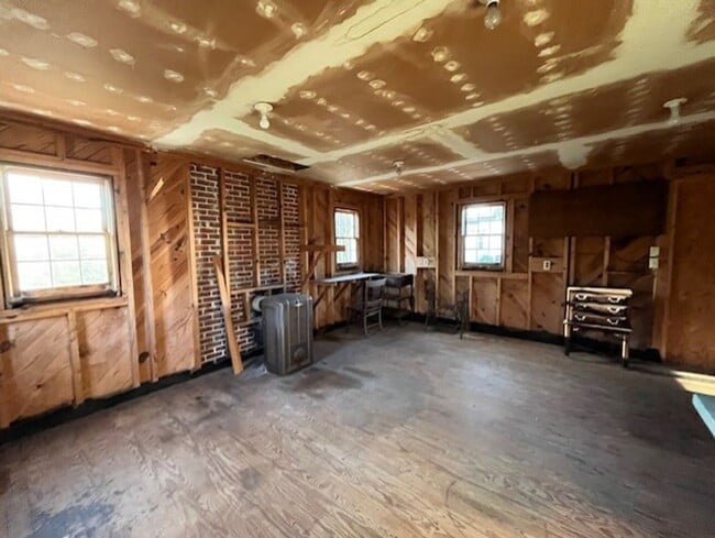 Building Photo - Beautifully Updated House in Forest Hills!