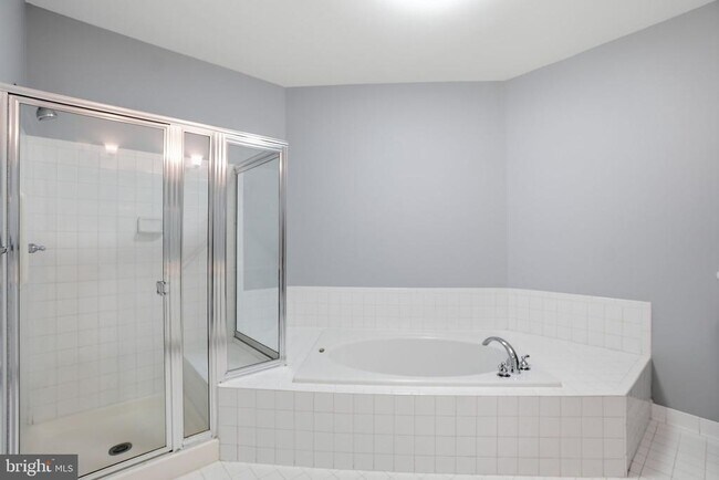 Building Photo - 7871 Rolling Woods Ct