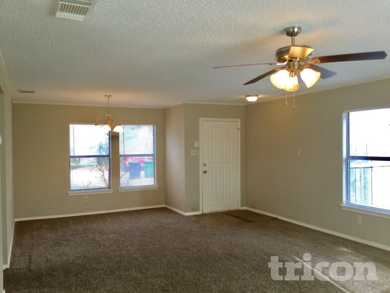 Building Photo - 2162 Mossy Creek Dr