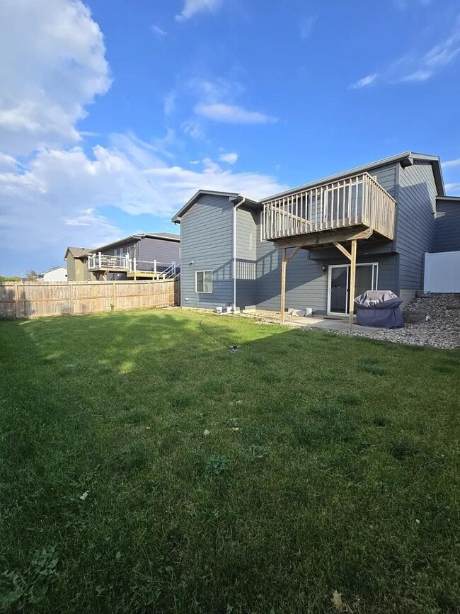 Building Photo - 6613 W 5th St