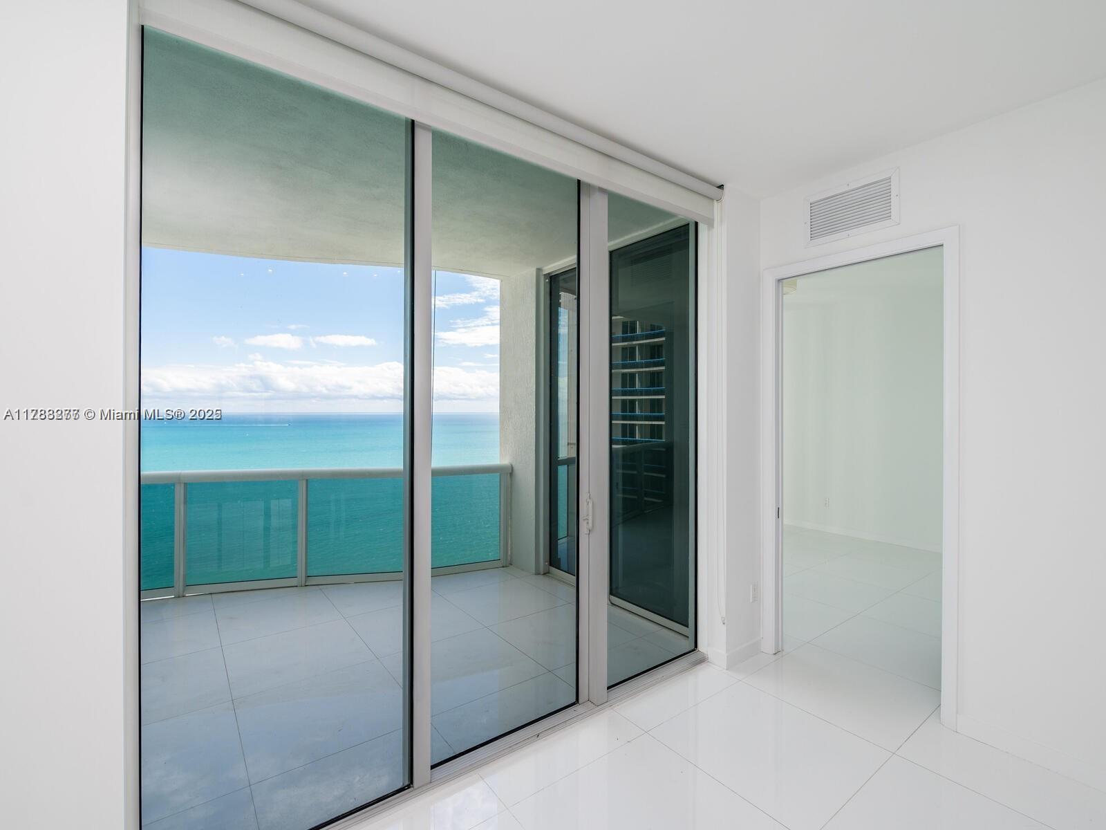 Building Photo - 15901 Collins Ave