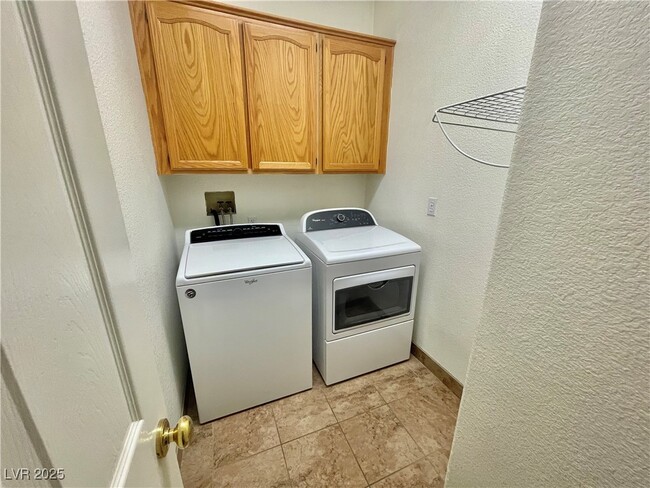 Building Photo - 2253 Pine Forest Ct