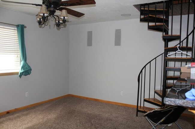 Building Photo - Huge Playroom - Family Room!