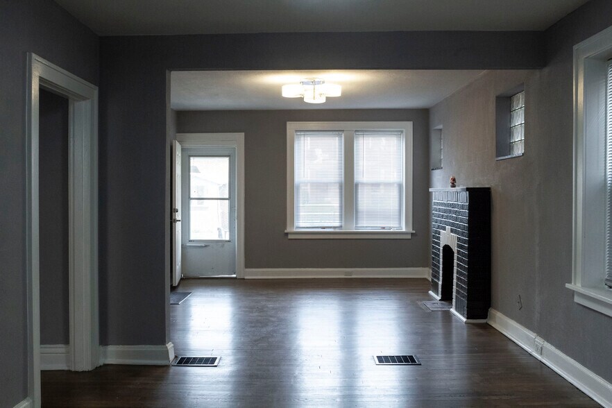 Building Photo - 4626 Wilcox Ave