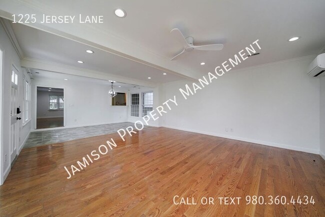 Building Photo - 1225 Jersey Ln