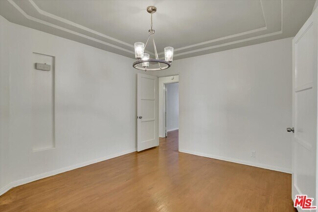 Building Photo - 3800 Roxton Ave