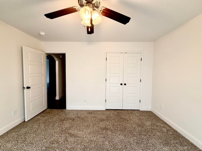 Building Photo - 2108 Birdie Ln