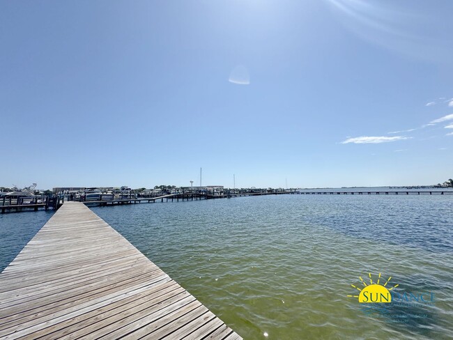 Building Photo - Stunning Waterfront 2BR/2.5BA Townhome wit...