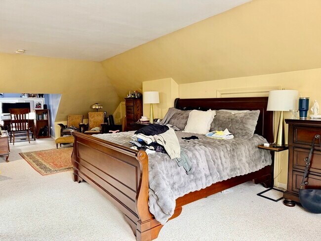 Building Photo - 740 Belmont St