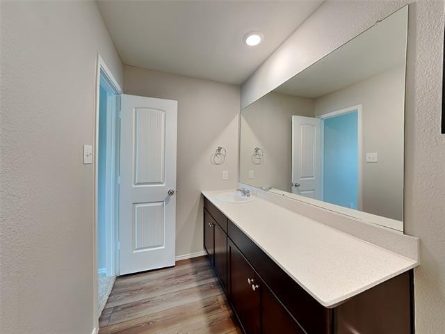 Building Photo - 305 Anvil Dr