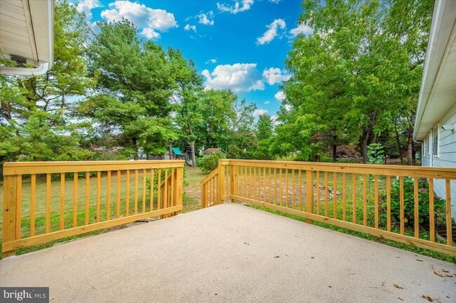 Building Photo - 6 Schaller Ln