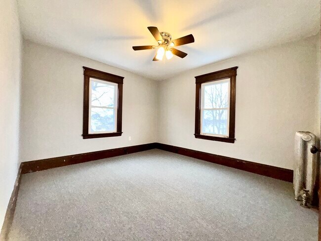 Building Photo - 328 Stevens St