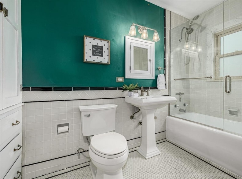 Building Photo - 1138 E 14th Ave