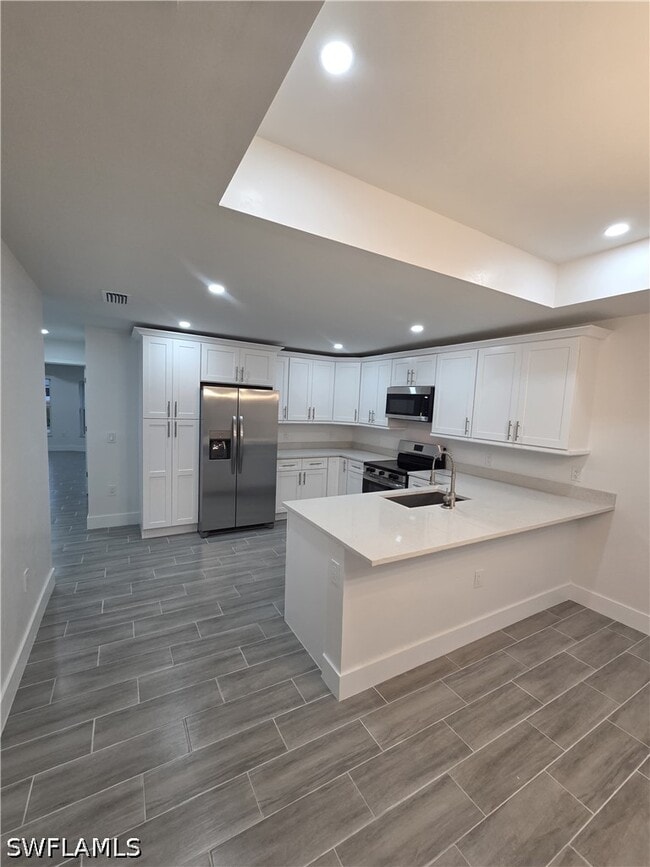 Building Photo - 617-619 Creuset Ave S