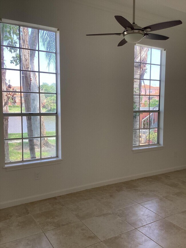 Building Photo - 1385 Crystal Way