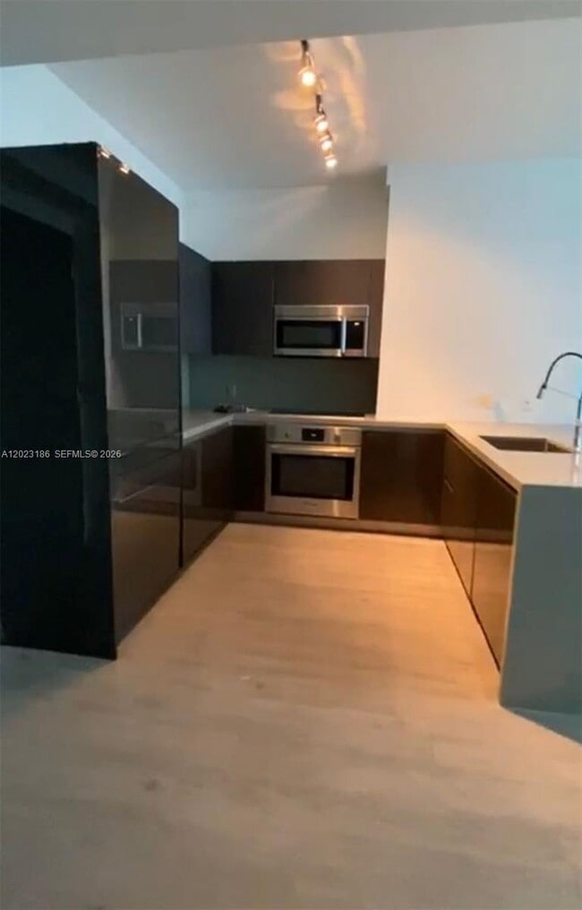 Building Photo - 1080 Brickell Ave