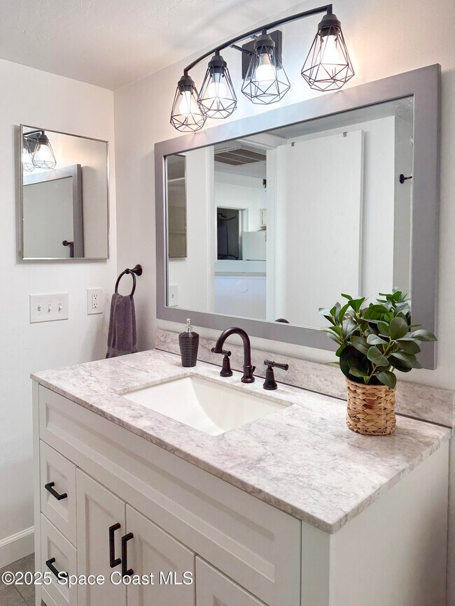 Building Photo - 1900 Brittany Dr