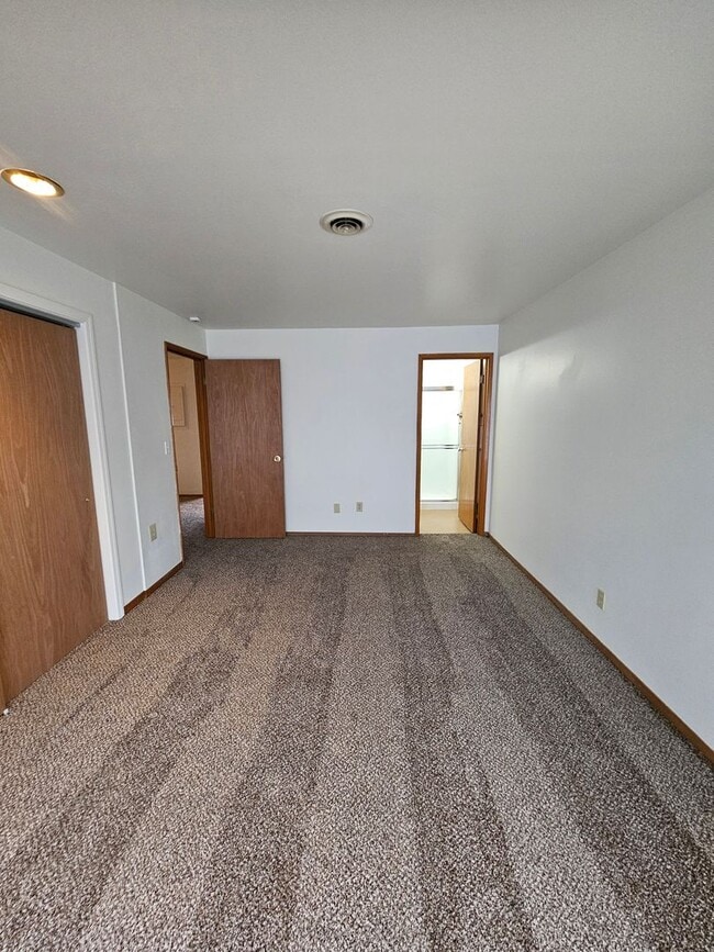 Building Photo - 205 Daley Dr