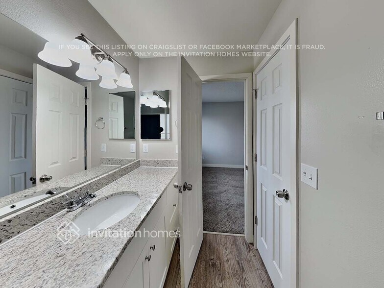 Building Photo - 10418 Strasburg Way