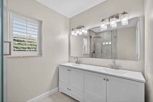 Building Photo - 4204 Roxbury Ct