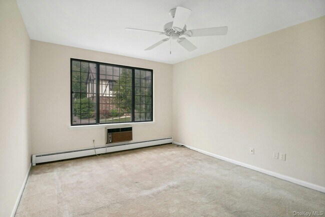 Building Photo - 8 Foxwood Dr