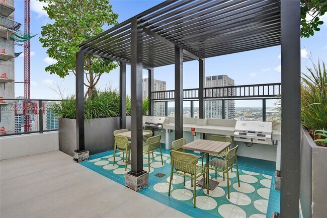 Building Photo - 11 NE 6th St