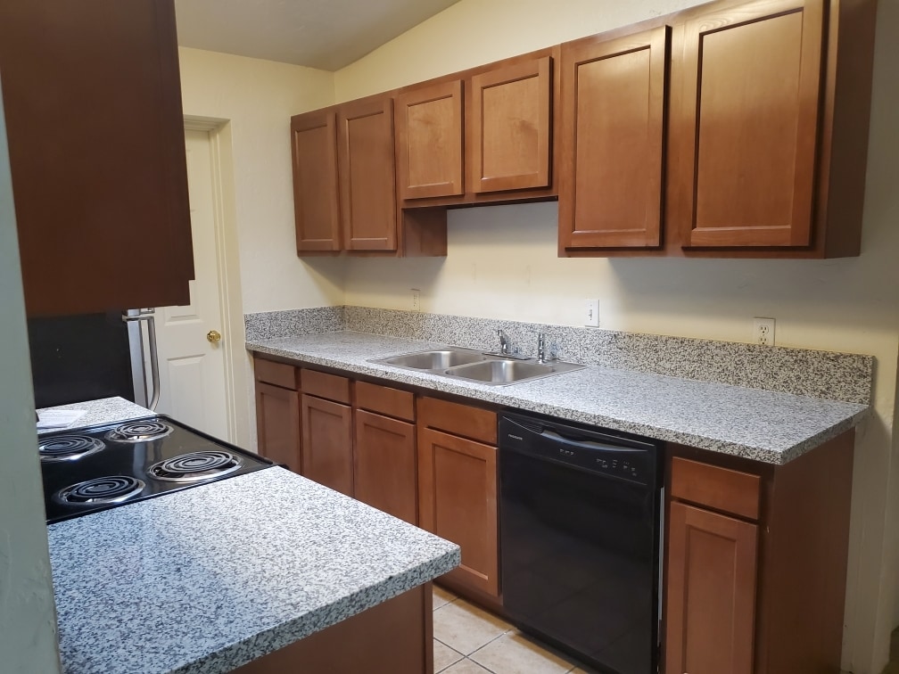 Kitchen - 1440 E Lee St