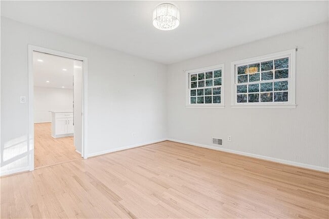 Building Photo - 2713 Briarlake Rd NE