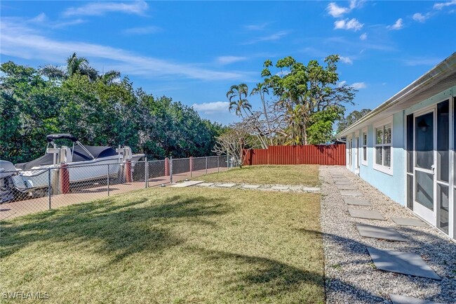Building Photo - 3470 Lakeview Dr