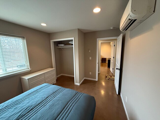 Building Photo - Nowells Subdivision Town Homes - Fully Furnished and Utilities Included