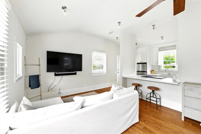 Building Photo - 1708 W 29th St