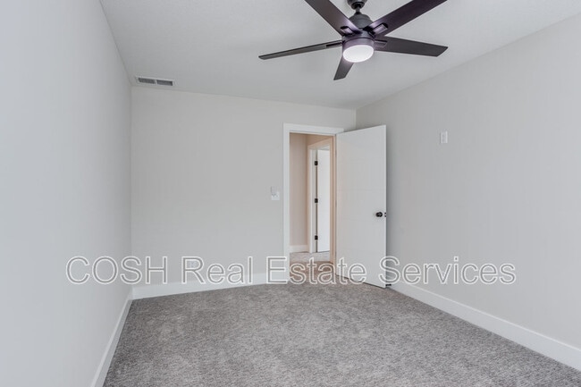 Building Photo - 8423 W 37th Ct N