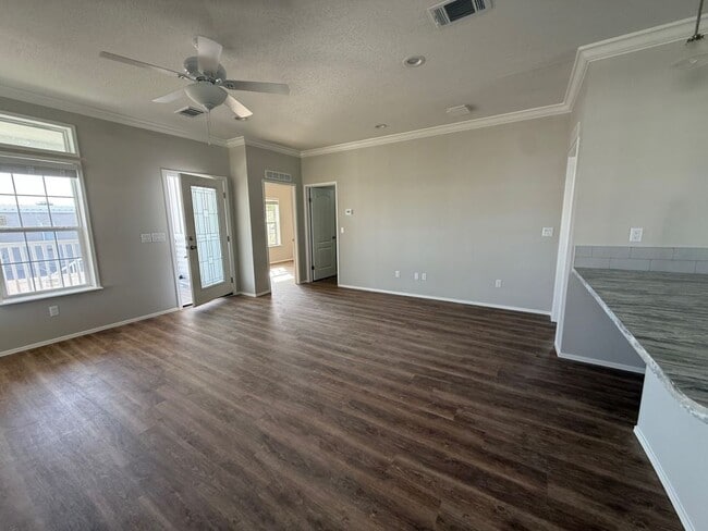 Building Photo - 492 Driftwood Dr