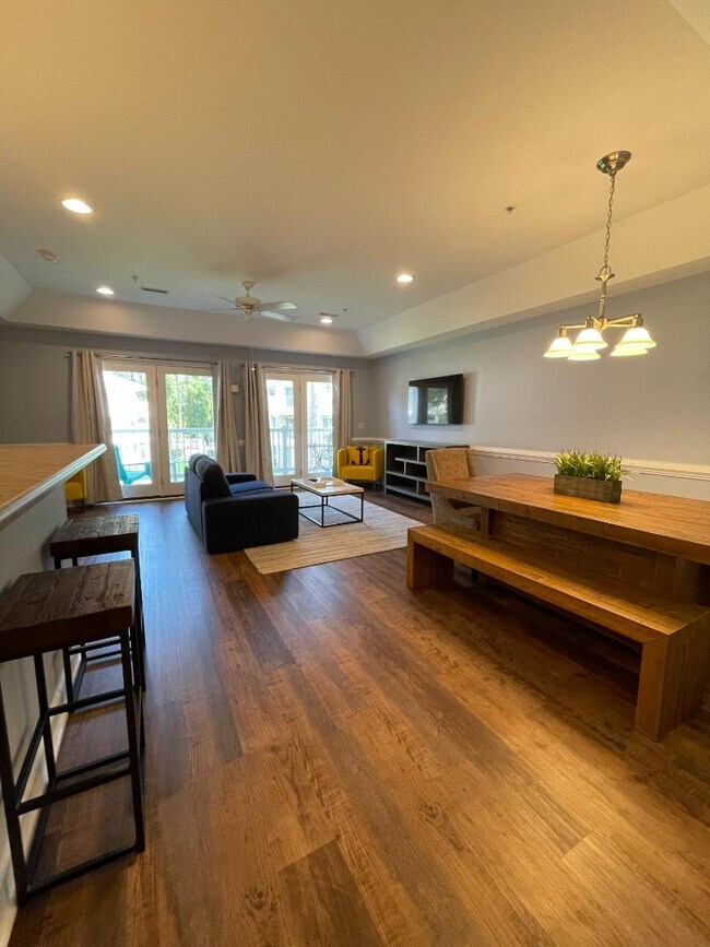 Building Photo - 908 Resort Cir