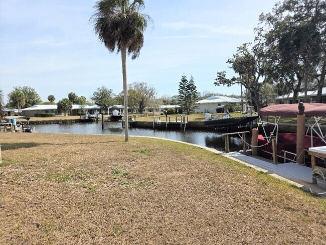 Building Photo - Beautiful 2-bedroom, 2-bath waterfront villa