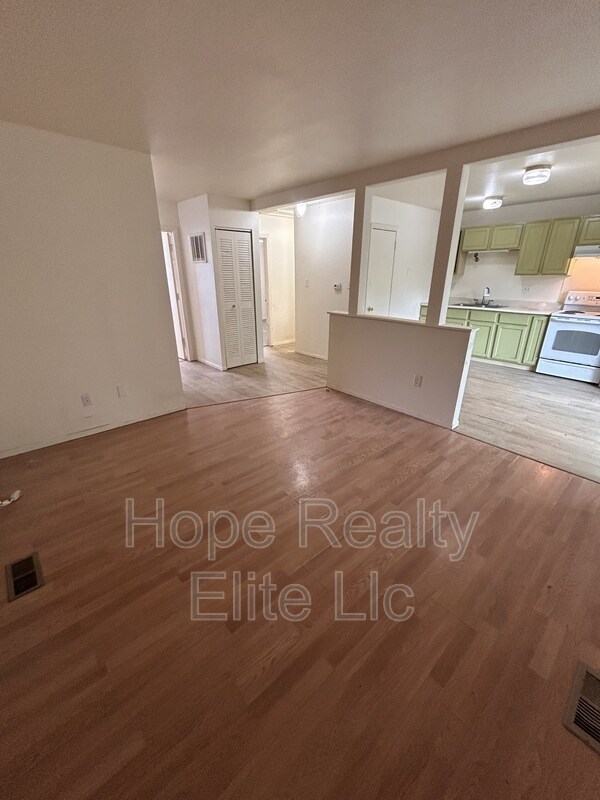 Building Photo - 334 Fairway S