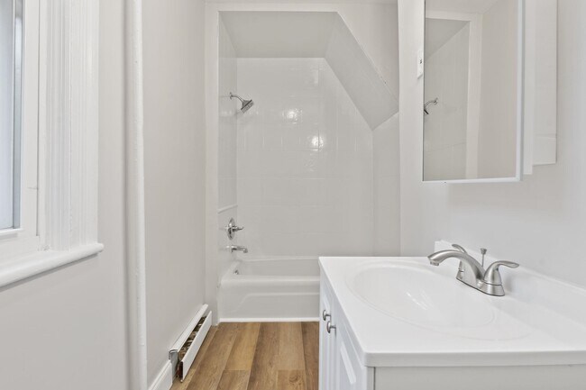 Building Photo - 20 Linden Ct