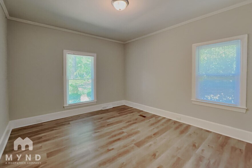 Building Photo - 127 Forest Hills Dr