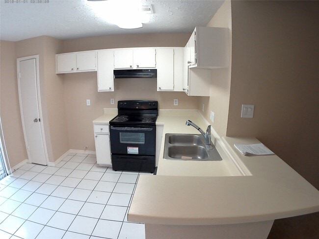 Building Photo - 12614 Day Hollow Ln