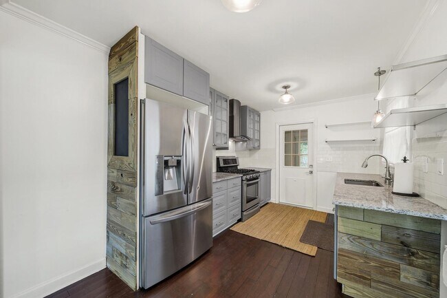 Building Photo - Lovely Three Bed One Bath Ranch Home in Wi...
