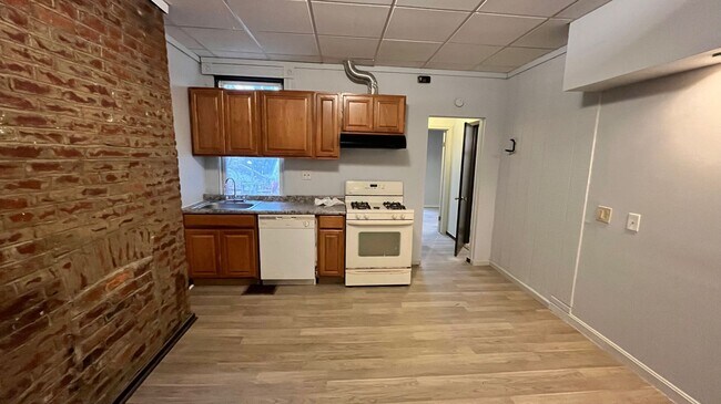 Building Photo - 212 Ophelia St