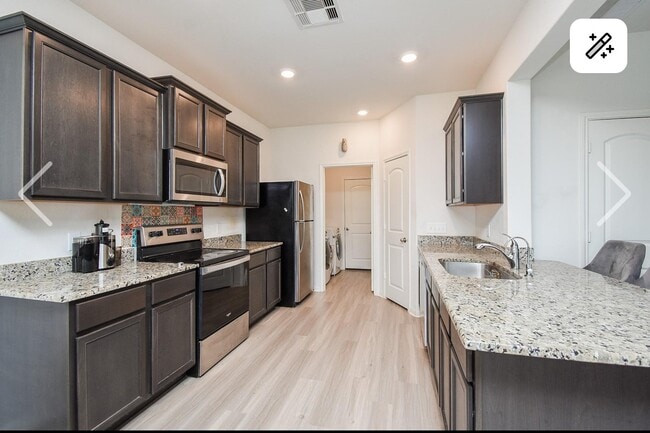 Building Photo - 305 Elm Patch Dr