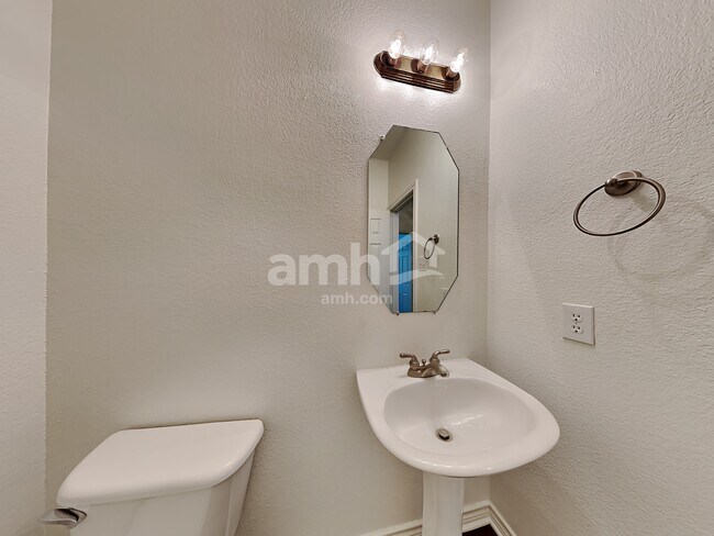 Building Photo - 1406 Monte Carlo Dr