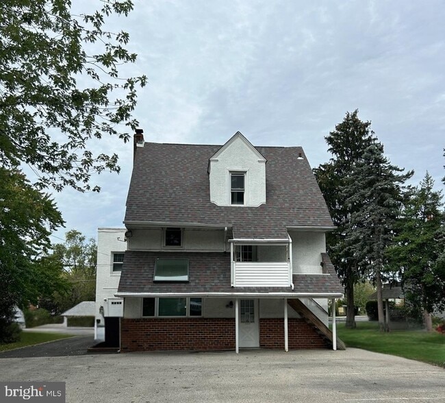 Building Photo - 23 N York Rd