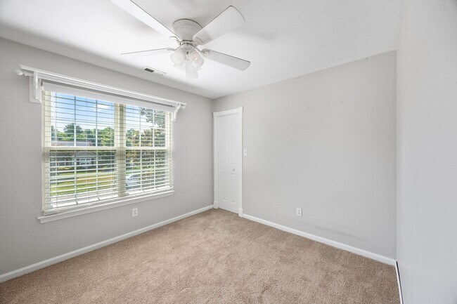 Building Photo - WOODLAKE