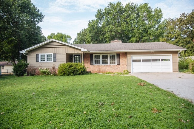 Primary Photo - 3 Bed 3 Bath Home