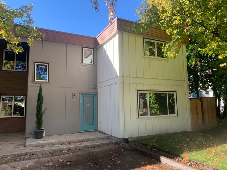 Building Photo - 204 9th NW St