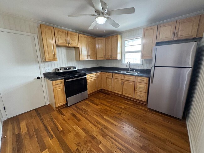 Building Photo - 1036 Seymour Ave