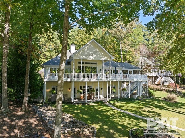 Building Photo - Incredible Lake House in Gaston Heights